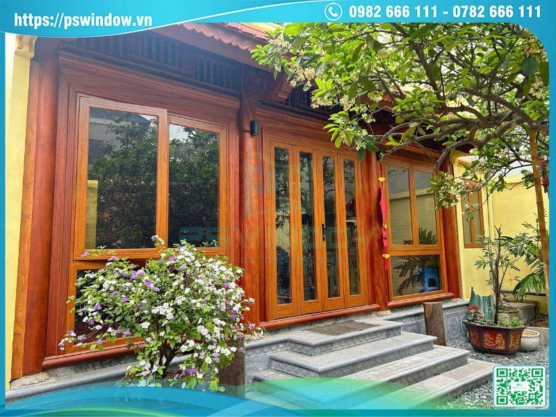 Cửa Xingfa vân gỗ lắp đặt cho nhà ở kiểu cổ điển Cửa Xingfa vân gỗ lắp đặt cho nhà ở kiểu cổ điển