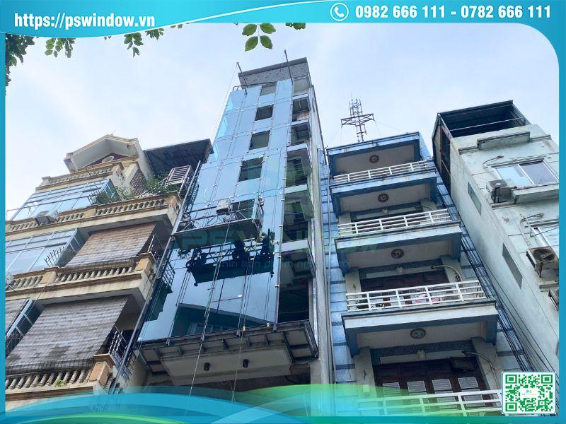 Giai đoạn vào kính mặt dựng vượt tầng Giai đoạn vào kính mặt dựng vượt tầng