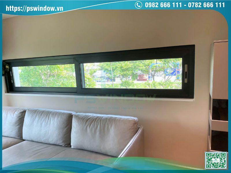 Bộ cửa sổ lùa nhôm Soco độc đáo trong phòng đọc sách Bộ cửa sổ lùa nhôm Soco độc đáo trong phòng đọc sách