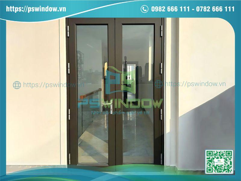 Cửa đi mở quay 2 cánh nhôm Maxpro màu đen hiện đại Cửa đi mở quay 2 cánh nhôm Maxpro màu đen hiện đại