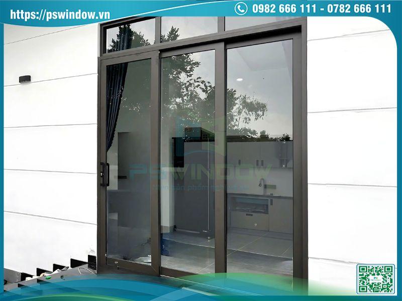 Cửa lùa 3 cánh Maxpro màu đen mịn tinh tế Cửa lùa 3 cánh Maxpro màu đen mịn tinh tế