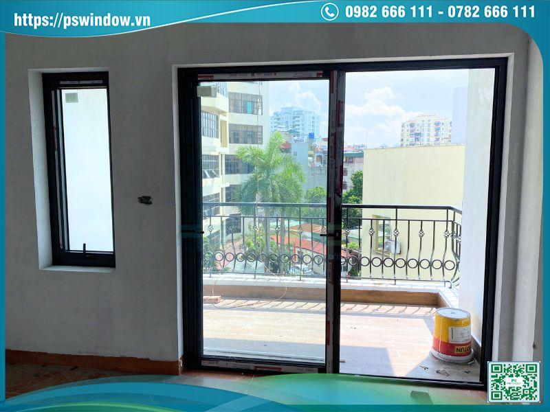 Cửa nhôm kính chống chịu mưa nắng, bền bỉ, vững chãi Cửa nhôm kính chống chịu mưa nắng, bền bỉ, vững chãi