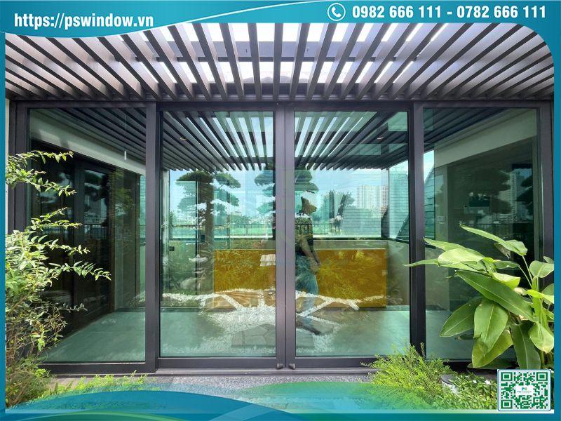 Cửa Rolan bền đẹp, phong cách châu Âu sang trọng, thanh lịch Cửa Rolan bền đẹp, phong cách châu Âu sang trọng, thanh lịch
