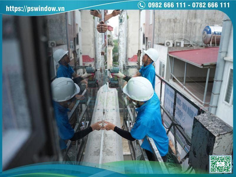 Pswindow thi công lắp đặt vách kính mặt dựng