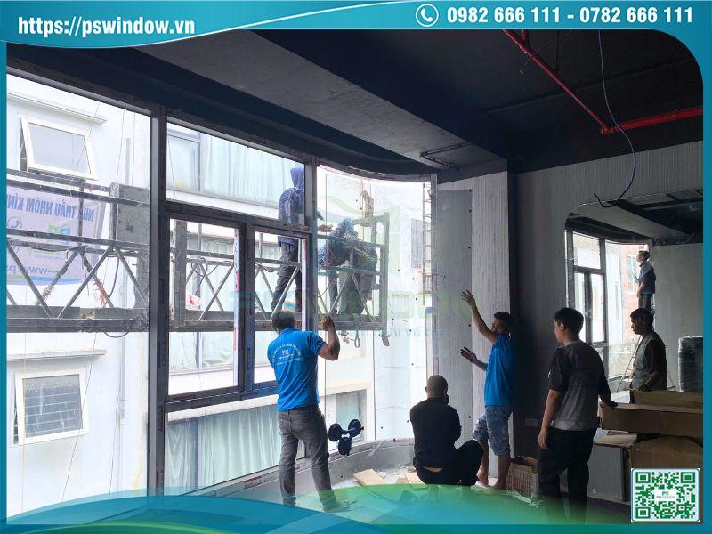 Thợ Pswindow vào kính cong cho mặt dựng Thợ Pswindow vào kính cong cho mặt dựng