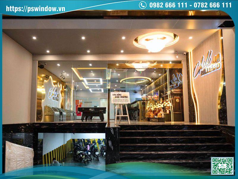 Vách kính và cửa thủy lực ở mặt tiền tầng 1 Vách kính và cửa thủy lực ở mặt tiền tầng 1