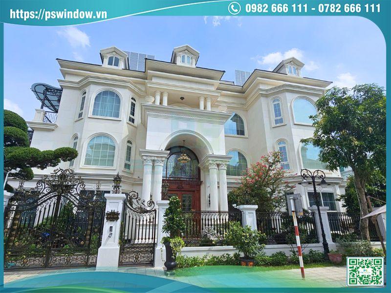 Công trình biệt thự tân cổ điển lắp đặt cửa Maxpro màu trắng ngà