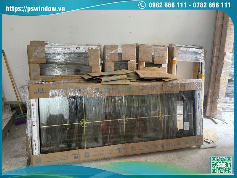 Công trình lắp đặt cửa Maxpro màu champagne kính hộp hoa đồng