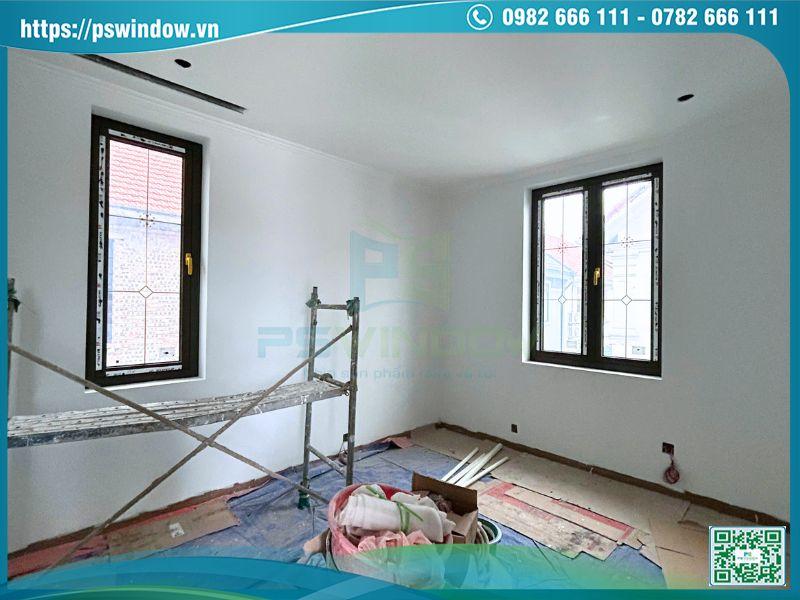 Công trình lắp đặt cửa Maxpro màu đen mịn hiện đại