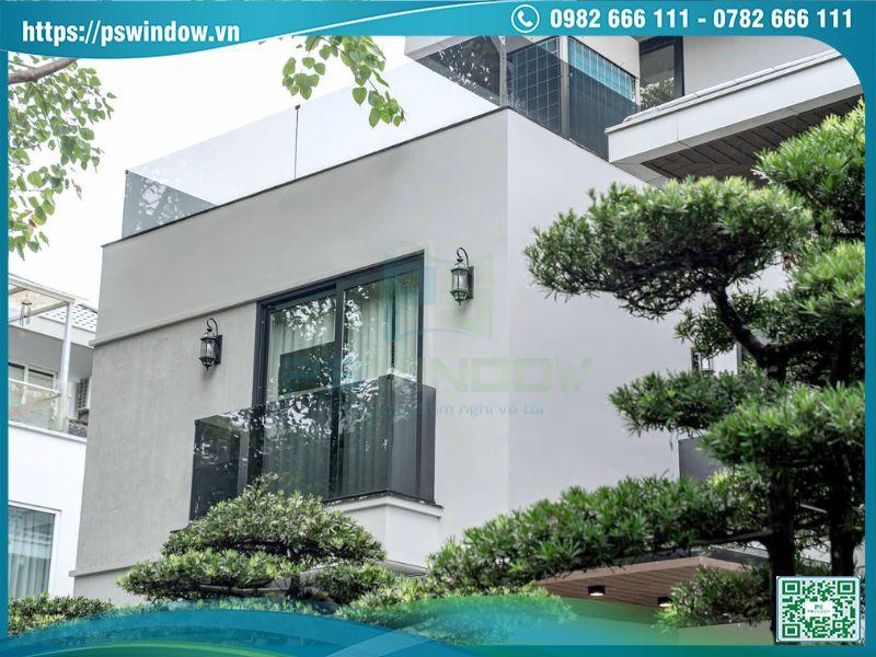 Cửa lùa Soco lắp đặt cho ban công biệt thự hiện đại Cửa lùa Soco lắp đặt cho ban công biệt thự hiện đại