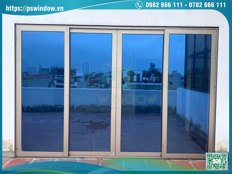 Cửa nhôm kính Solar màu xanh biển cho công trình hướng nắng trực tiếp
