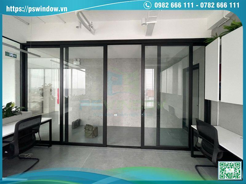 Cửa nhôm kính trong suốt