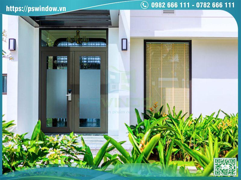 Cửa nhôm mặt tiền trang bị khóa điện tử bền chắc, an toàn Cửa nhôm mặt tiền trang bị khóa điện tử bền chắc, an toàn