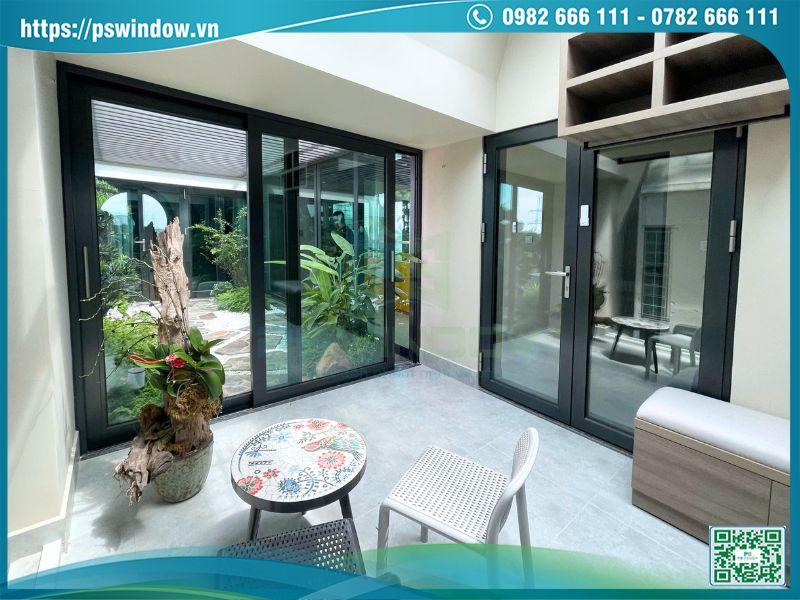Cửa nhôm màu đen hiện đại, sang trọng Cửa nhôm màu đen hiện đại, sang trọng