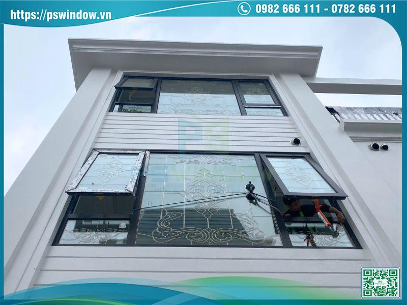 Cửa sổ mở hất vách kính hoa đồng hiện đại Cửa sổ mở hất vách kính hoa đồng hiện đại