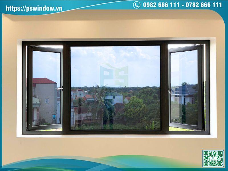 Cửa sổ mở quay kết hợp vách kính lấy sáng, chống chói nắng