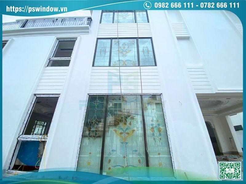 Vách kính hoa đồng màu sắc tinh tế, độc đáo Vách kính hoa đồng màu sắc tinh tế, độc đáo