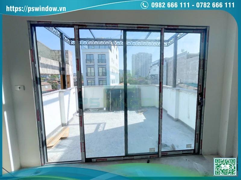 Cửa lùa Xingfa cho ban công nhà ống