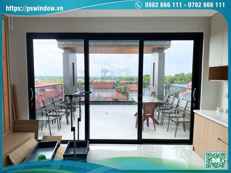 Thi công cửa nhôm kính cho nhà ống