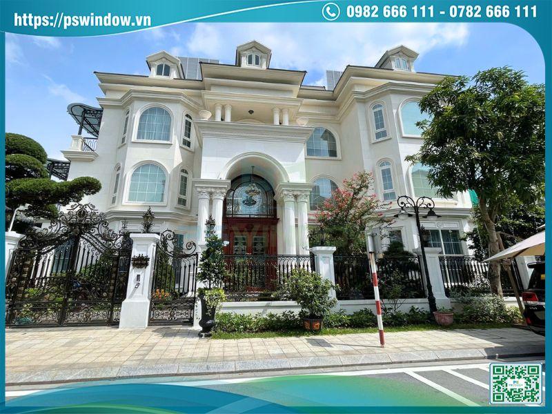 Biệt thự cao cấp lắp đặt cửa nhôm Maxpro kính hộp cách nhiệt sang trọng