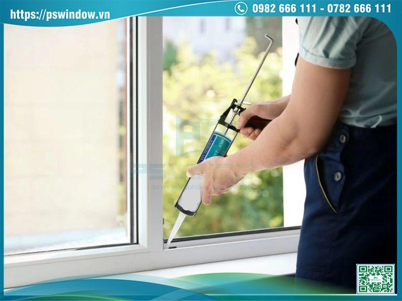 Bơm keo chống thấm lại cho cửa nhôm kính