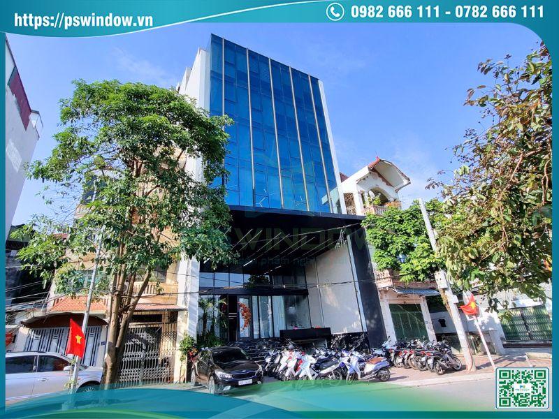 Công trình tòa nhà văn phòng sử dụng kết hợp kính hộp và kính dán