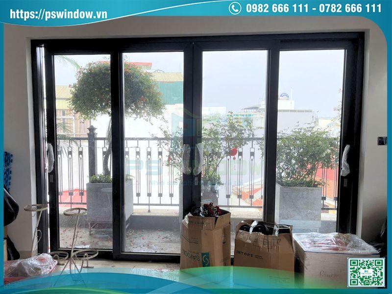 Cửa ban công sử dụng phụ kiện đồng bộ cao cấp bền đẹp