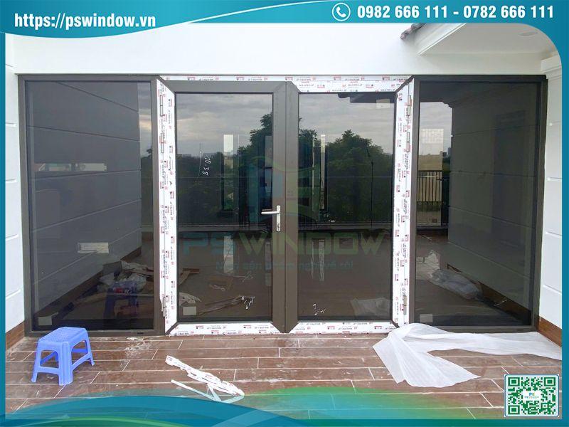 Cửa Maxpro mở quay 2 cánh kính hộp cách âm màu ghi