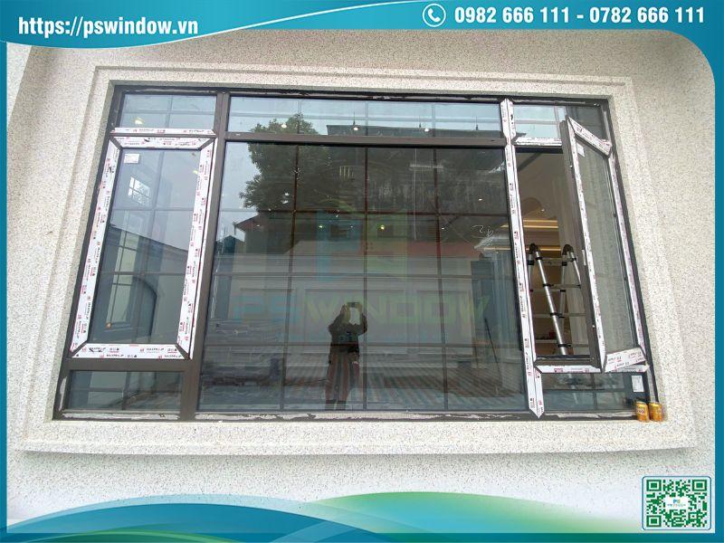 Cửa sổ nhôm Maxpro màu nâu thu kính hộp nan nhôm