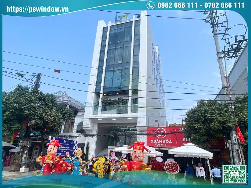 Mặt dựng nhôm kính hệ Stick chống gió bão mức tiêu chuẩn