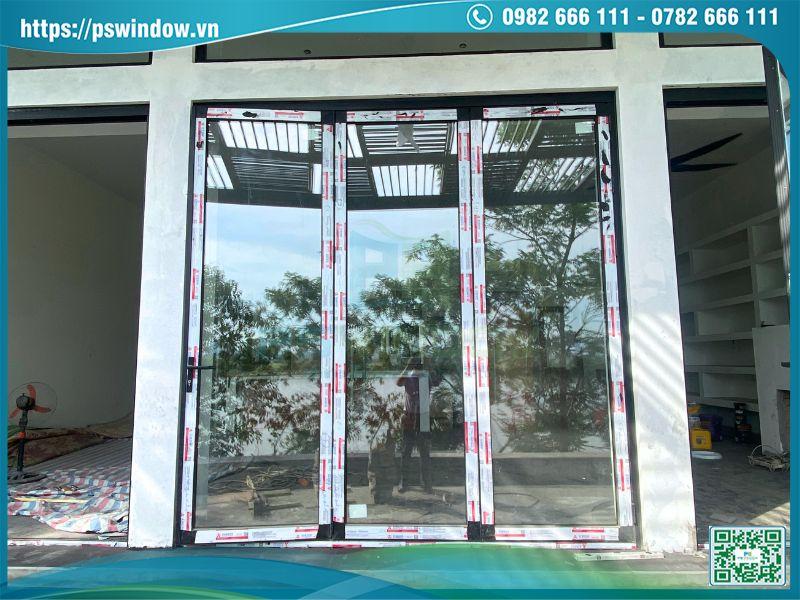 Mẫu cửa nhôm 3 cánh xếp trượt Xingfa màu đen