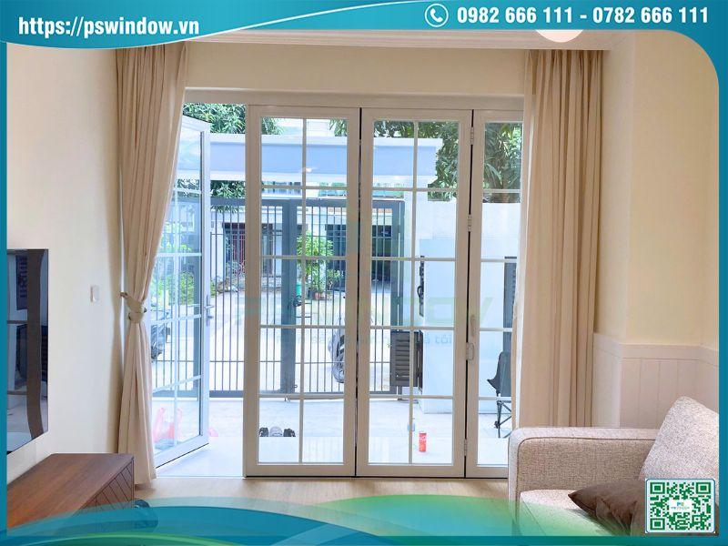 Mẫu cửa nhôm 4 cánh đẹp kiểu xếp trượt kính hộp nan nhôm chia ô