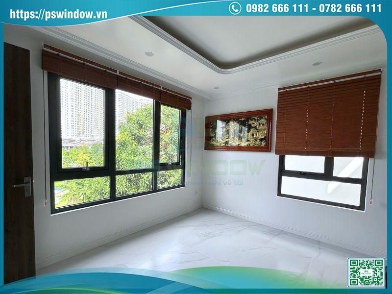 Mẫu cửa sổ mở hất 2 bên kết hợp vách kính lấy sáng