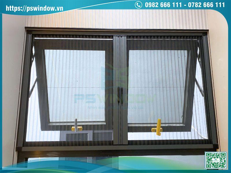 Mẫu cửa sổ mở hất 2 cánh nhôm Xingfa xám đá có lưới chống muỗi