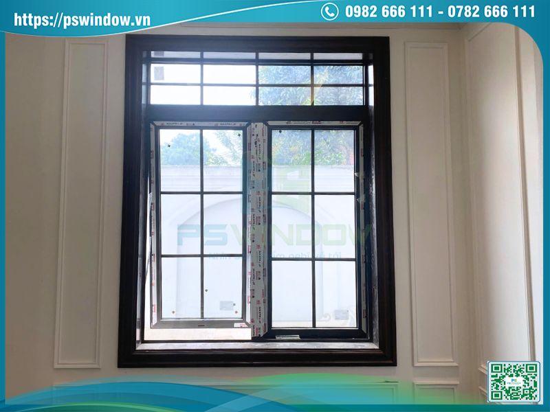Mẫu cửa sổ nhôm kính đẹp 2 cánh mở hất Maxpro kính hộp nan nhôm