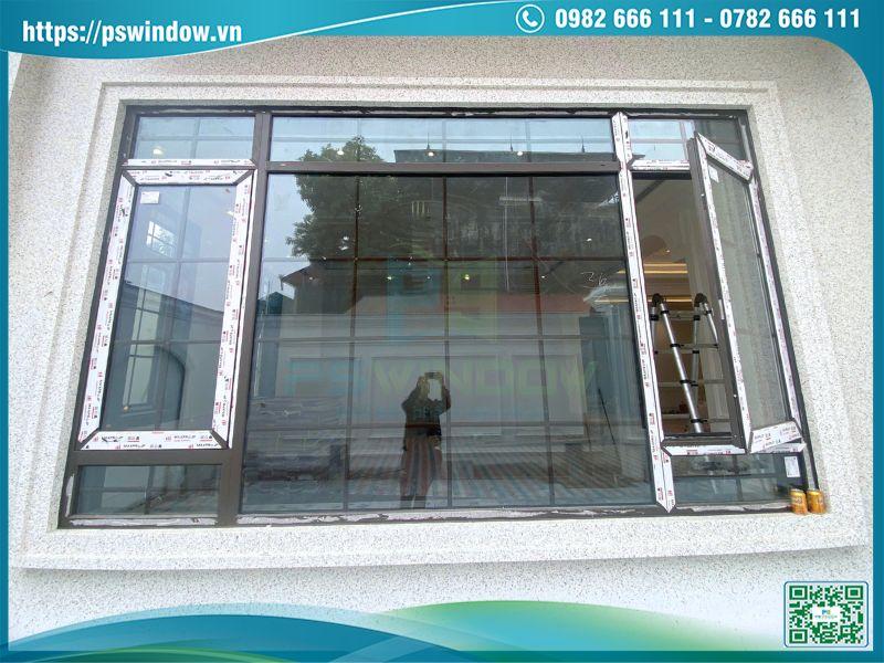 Mẫu vách kính cửa sổ nhôm Maxpro kính hộp nan nhôm trang trí