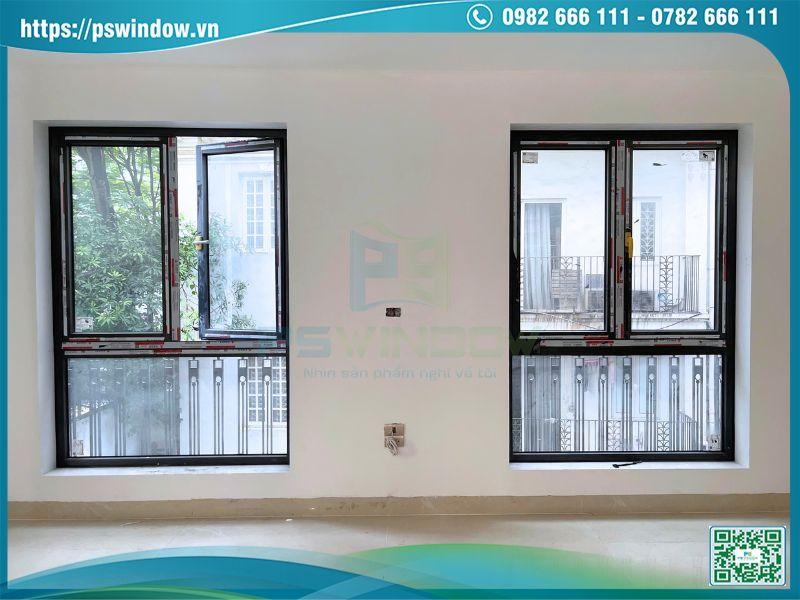 Mẫu vách kính kết hợp cửa sổ mở quay nhôm Xingfa màu xám đá