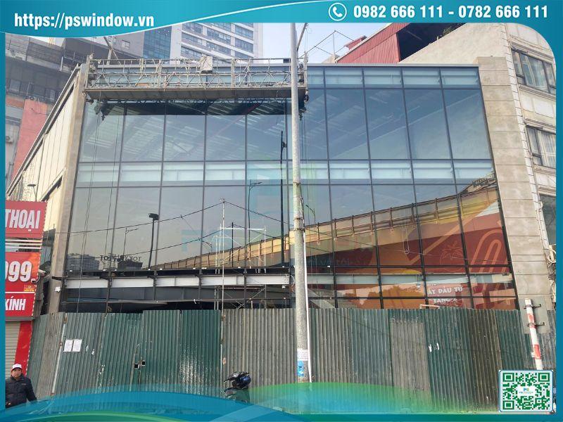 Pswindow thi công vách kính showroom, TTTM chuyên nghiệp, giá tốt