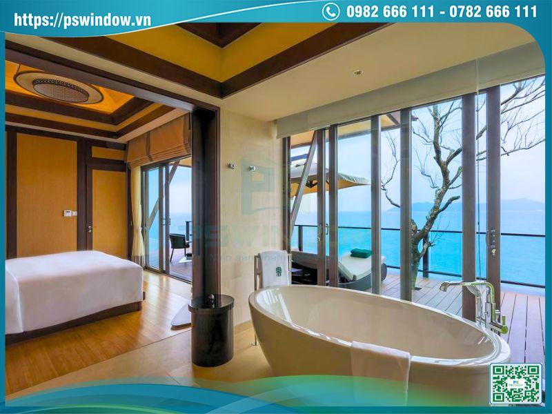 Resort ven biển lắp đặt cửa nhôm kháng muối biển cao cấp