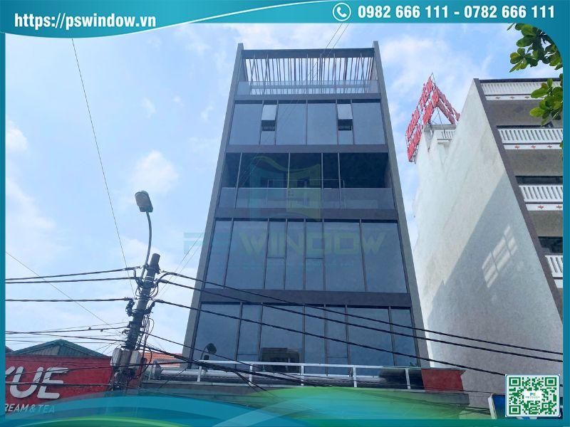 Thi công mặt dựng, cửa nhôm, mái kính, lan can kính cho tòa nhà tại Mê Linh