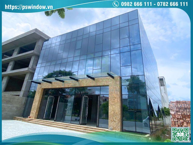Thi công vách kính mặt tiền cho tòa nhà thương mại tại Hải Phòng