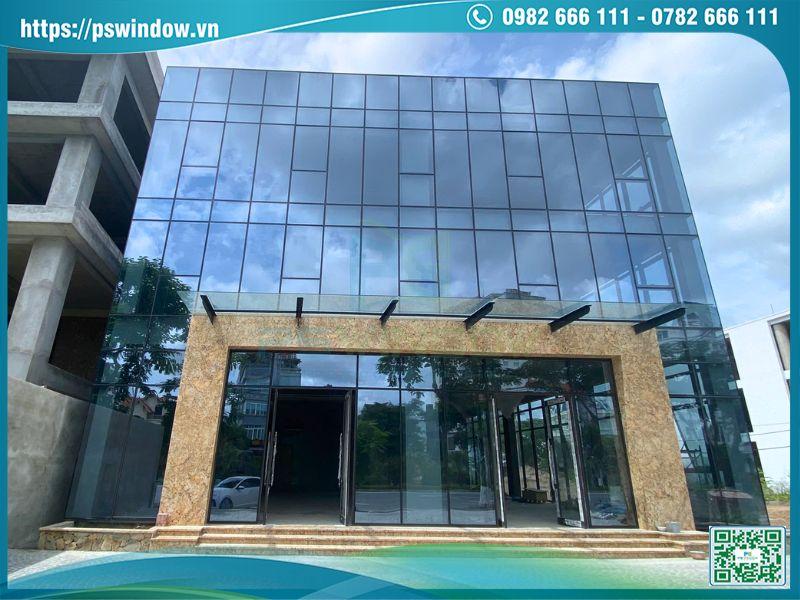 Tòa nhà thương mại lắp hệ mặt dựng Stick diện tích gần 1000m2
