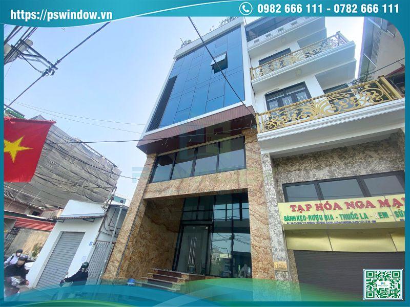 Tòa văn phòng lắp mặt dựng và vách cửa kính khung nhôm mặt tiền