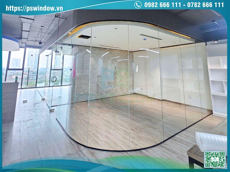 Vách kính cường lực không khung tối ưu không gian, ánh sáng, thẩm mỹ