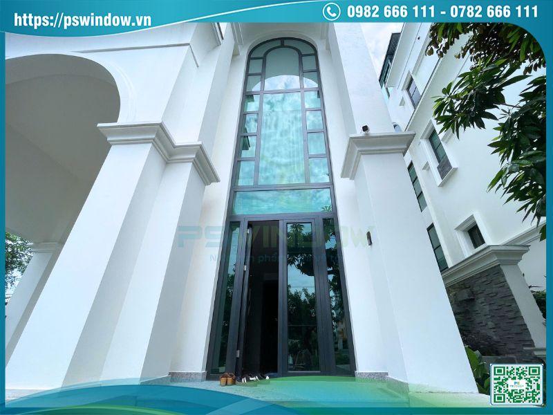 Vách kính thông tầng mặt tiền kết hợp cửa đi