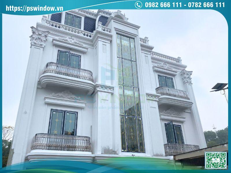 Vách thông tầng cấu tạo gồm khung nhôm, kính và gioăng keo, phụ kiện