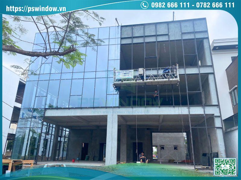 Cấu tạo hệ mặt dựng Stick gồm khung nhôm, kính và vật tư, phụ kiện