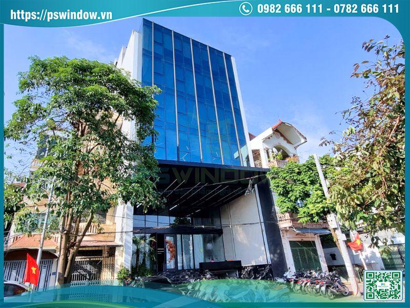 Công trình tòa nhà văn phòng lắp mặt dựng kính phản quang 1 chiều