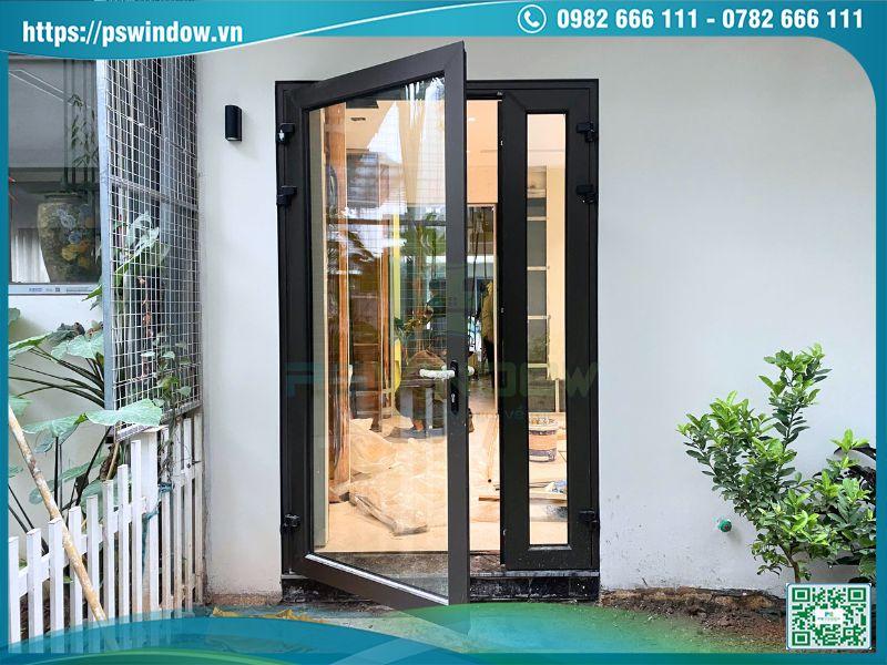 Cửa Maxpro chính hãng với bề mặt bóng mịn, sang trọng và bền đẹp