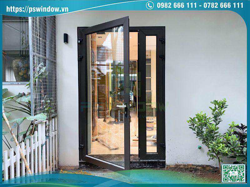 Cửa mở quay 1 cánh Maxpro màu đen mịn hiện đại